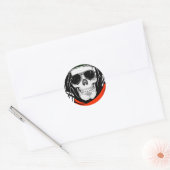 Koele schedel met zonnebril en helm ronde sticker (Envelop)