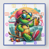 Koele schildpad ontspannen met een drink op de pro vierkante klok (Voorkant)