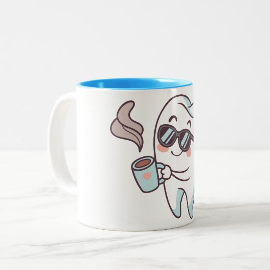 Koele Tand Cartoon met Zonnebril & Koffie Mok (Voorkant links)