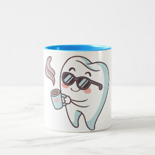 Koele Tand Cartoon met Zonnebril & Koffie Mok