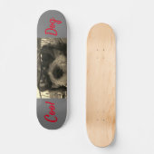 Koelhond met zonnebril persoonlijk skateboard (Voorkant)