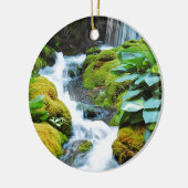 Koelwaterval in groene tuin keramisch ornament (Links)