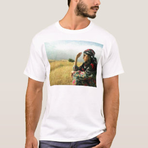 Koerdische Dame wacht op haar Hero T-shirt