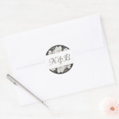  Koesteren Wit Bloemen Monogram Bruiloft Ronde Sticker (Envelop)