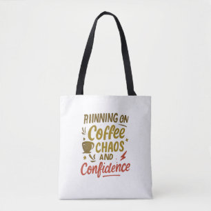 Koffie, Chaos & Zelfvertrouwen – Grappige Quote om Tote Bag