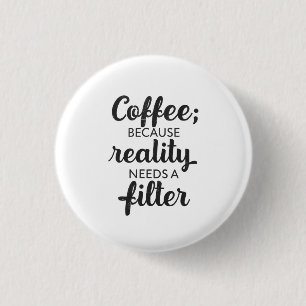 Koffie: De Realiteit Heeft een Filter Nodig - Typo Ronde Button 3,2 Cm