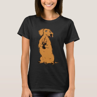 KOFFIE DIE WORDT GEDRONKEN DOOR EEN DAKSHOND T-SHIRT
