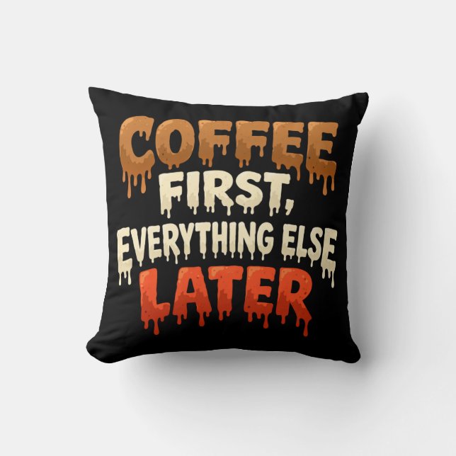 Koffie Eerst, Alles Later Grappig Kussen (Voorkant)
