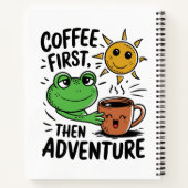 Koffie eerst dan avontuur – Mooie kikker ochtend Notitieboek (Achterkant)