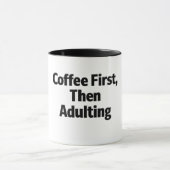 Koffie eerst, dan volwassen worden Funny koffiemok Mok (Midden)