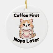 Koffie eerst, dutjes later Mooie Kat | Kawaii Koff Keramisch Ornament (Achterkant)