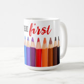 KOFFIE eerst, kunstenaars gekleurde pennen Koffiemok (Voorkant rechts)