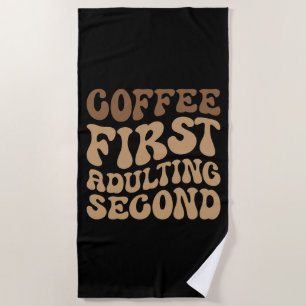 Koffie eerst, later volwassen grappige cafeïne lie strandlaken