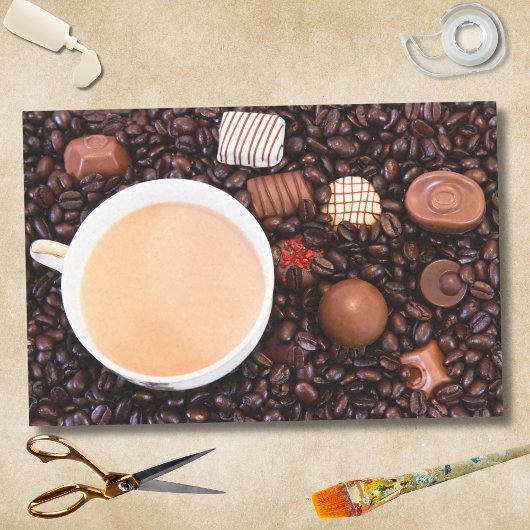 Koffie en chocolade van dichtbij tissuepapier