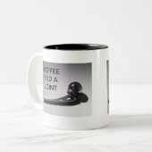 KOFFIE EN GEZAMENLIJK TWEEKLEURIGE KOFFIEMOK (Voorkant links)