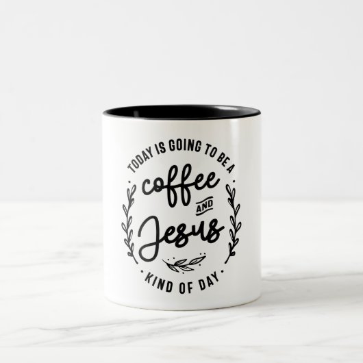 Koffie en Jesus Soort Dag Christelijk Citaat Tweekleurige Koffiemok (Center)