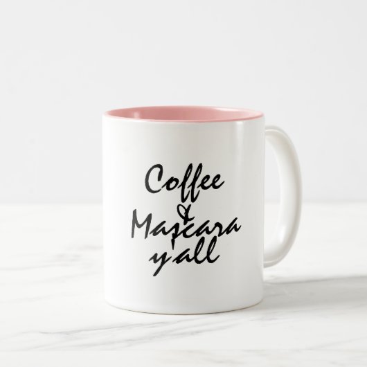 Koffie en Mascara Y'all Tweekleurige Koffiemok (Voorkant rechts)