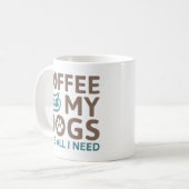 Koffie en mijn honden zijn alles wat ik nodig heb koffiemok (Voorkant links)