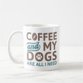 Koffie en mijn honden zijn alles wat ik nodig heb koffiemok (Links)