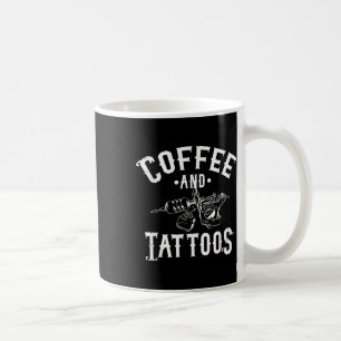 Koffie en Tattoos - Kunststofkleding voor Tattoos Koffiemok