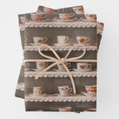 Koffie- en theebekers op een schotel-fotopatroon inpakpapier vel (In situ)