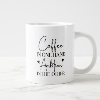 Koffie in de ene hand ambitie in de andere grappig grote koffiekop