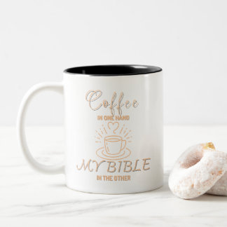Koffie in één hand, mijn Bijbel in de andere Tweekleurige Koffiemok