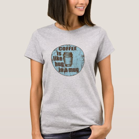 Koffie is als een knuffel in een mok grappige drin t-shirt (Voorkant)