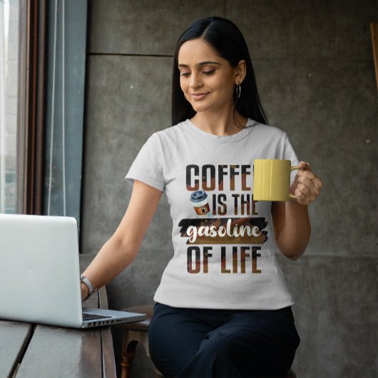 Koffie is de benzine van het leven grappige koffie t-shirt