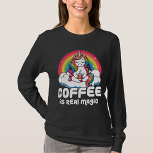 Koffie Is Echte Magische Eenhoorn Regenboog Ontwer T-shirt