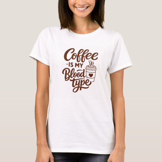 Koffie is mijn bloedtype Leuk lettertype  T-shirt (Voorkant)