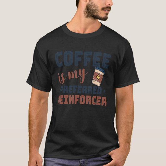 Koffie is mijn voornaam Reinforcer Behavig Analyst T-shirt (Voorkant)