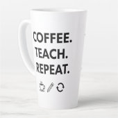 Koffie leren herhalen - minimalistische leraar latte mok (Linkerhoek)