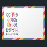 Koffie, lesgeven, cijfer, herhaling typografie ler notitieblok<br><div class="desc">Koffie, lesgeven, klas, herhaal leraar moderne kleurrijke heldere regenboogtypografische cadeau. Show je leraar dat je geeft met deze nuttige moderne kerstmis of eindetijd cadeau. Zeer belangrijke lerarenbeetjes en bommen. Met hand geschreven modern leuk manuscript, en ruimte voor hun naam en de naam van uw kind. Het perfecte eindejaarscadeau voor je...</div>