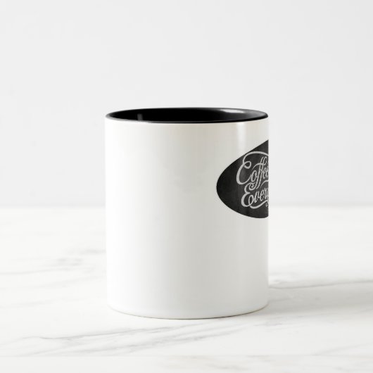 Koffie lost alles op tweekleurige koffiemok (Center)