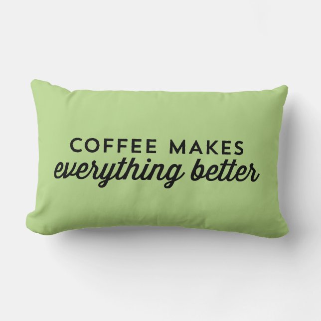 Koffie maakt alles beter - Quote Pillow Kussen (Voorkant)