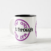 Koffie-Mok - De enige uitweg is door Tweekleurige Koffiemok (Voorkant links)