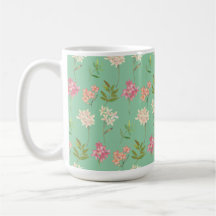 Koffie mok met floraal ontwerp op groene achtergro