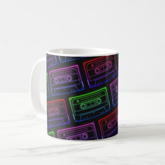 Koffie Mok met Neon Multicolor Cassettepatroon (Voorkant links)