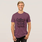 Koffie Omdat Het Te Vroeg Is Voor Wijn Tri-Blend Shirt (Voorkant volledig)