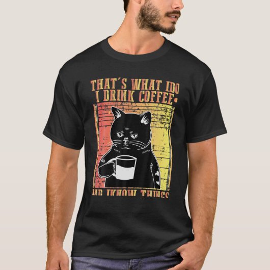 Koffie omdat moord een verkeerde zwarte kat is t-shirt (Voorkant)