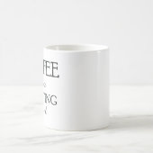 Koffie omdat toevoegen een harde Mok is (Center)