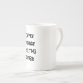 Koffie: omdat volwassen zijn een harde Mok is (Voorkant rechts)