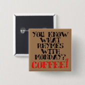 Koffie rijmt op Maandag Grappige Knop Speldje (Voorkant /achterkant)