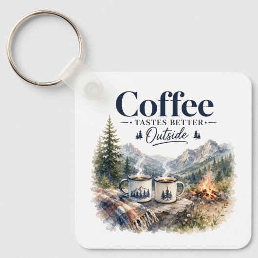 Koffie smaakt beter buiten bij het bergkampvuur sleutelhanger (Voorkant)