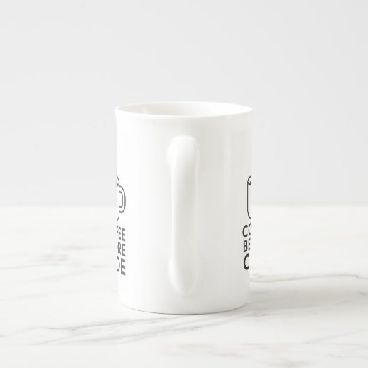 Koffie Voor Code — Minimale mok met codestoom (Achterkant)