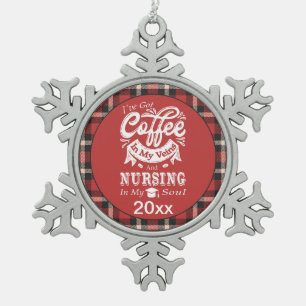 Koffie voor verpleegstagiair in mijn veins-rood tin sneeuwvlok ornament
