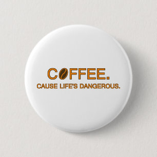 Koffie Want het leven is gevaarlijk - grappige mem Ronde Button 5,7 Cm