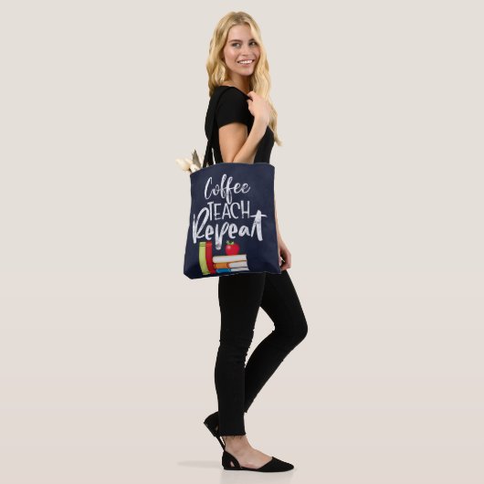 Koffieband herhalen tote bag (Op model)