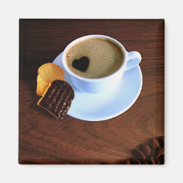 Koffiebeker met hartverwarmd schuim magneet